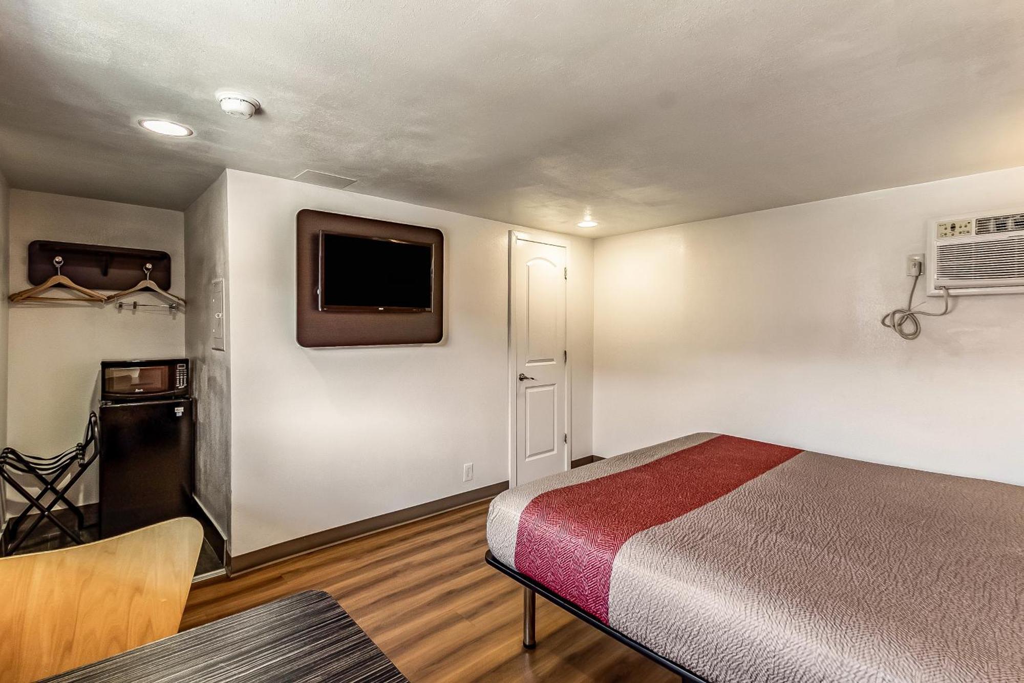Motel 6 Elizabeth Nj Newark Liberty Intl Airport ภายนอก รูปภาพ